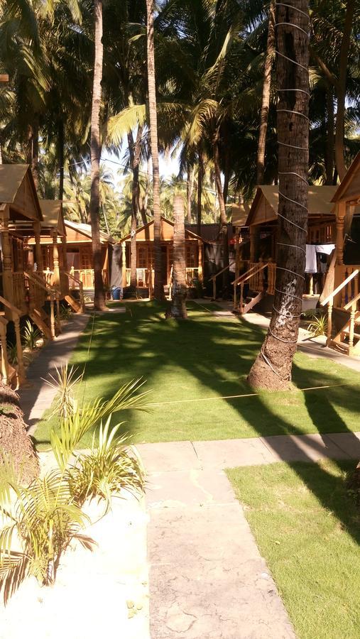 Clara'S Huts Hotel Палолем Екстериор снимка