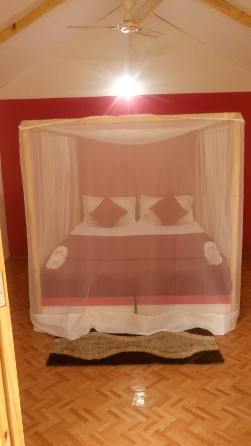 Clara'S Huts Hotel Палолем Екстериор снимка