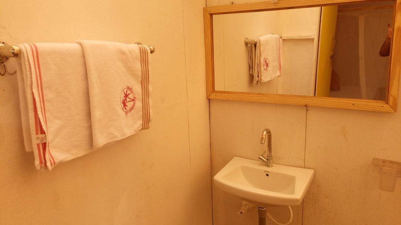 Clara'S Huts Hotel Палолем Екстериор снимка