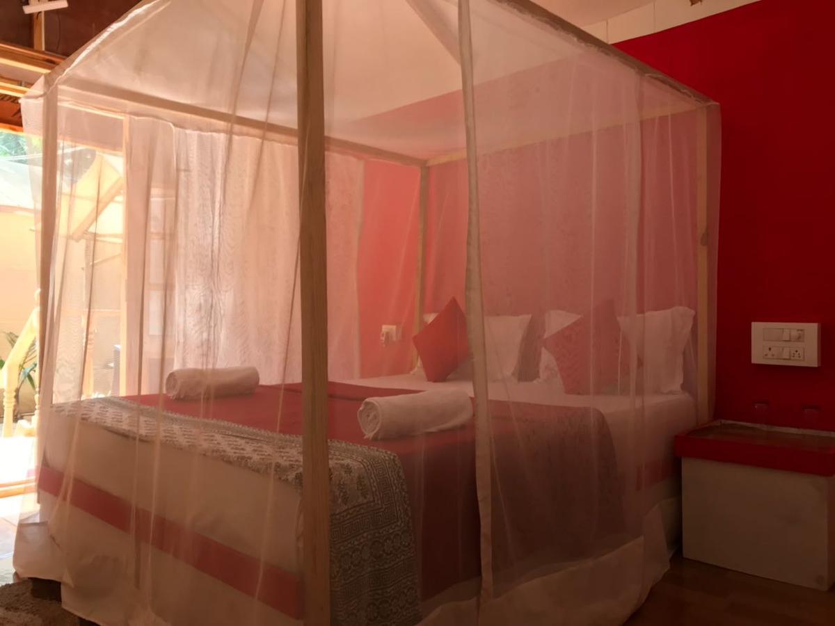 Clara'S Huts Hotel Палолем Екстериор снимка
