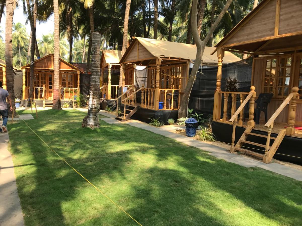 Clara'S Huts Hotel Палолем Екстериор снимка