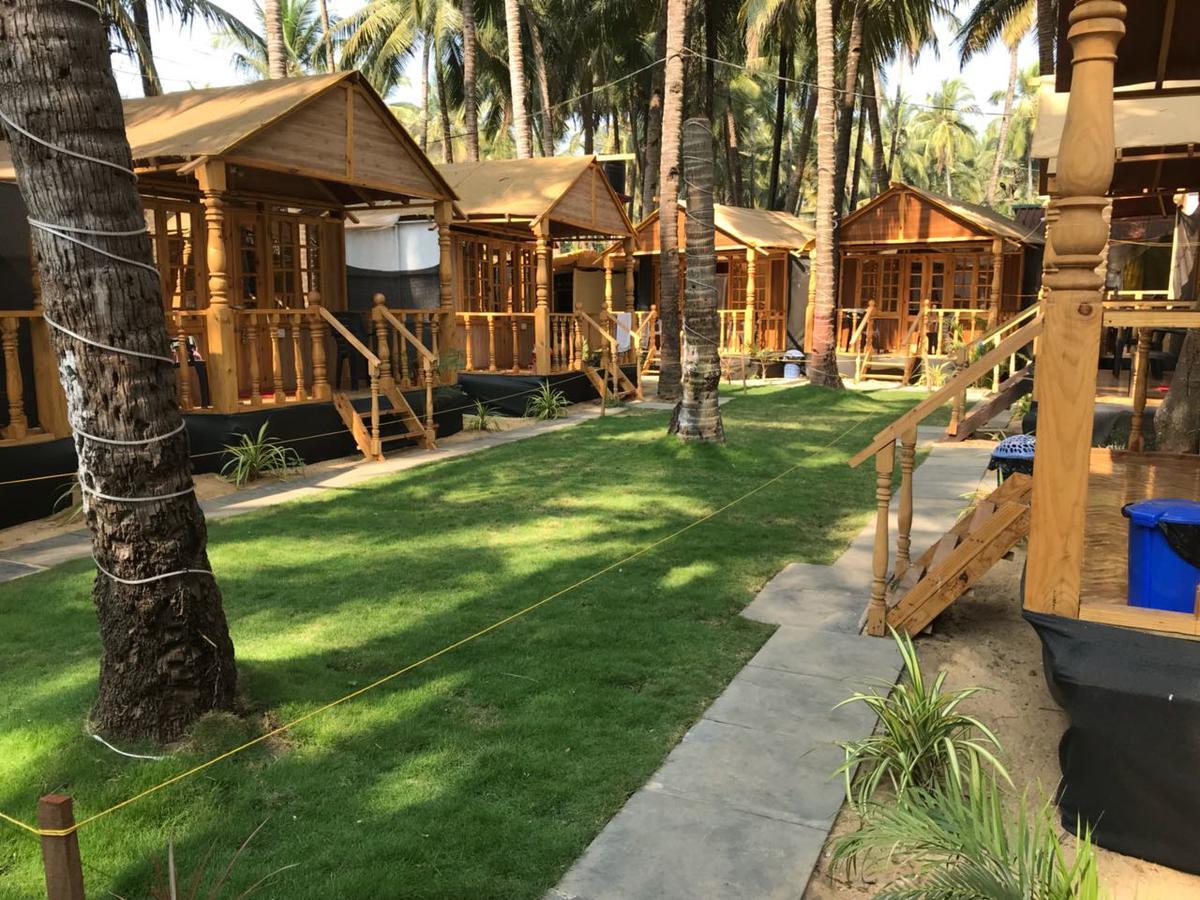 Clara'S Huts Hotel Палолем Екстериор снимка
