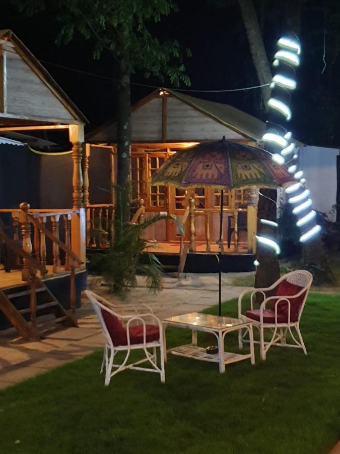 Clara'S Huts Hotel Палолем Екстериор снимка