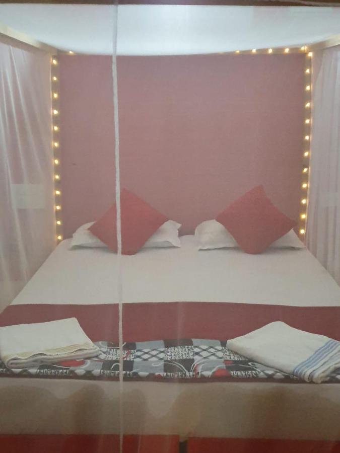 Clara'S Huts Hotel Палолем Екстериор снимка